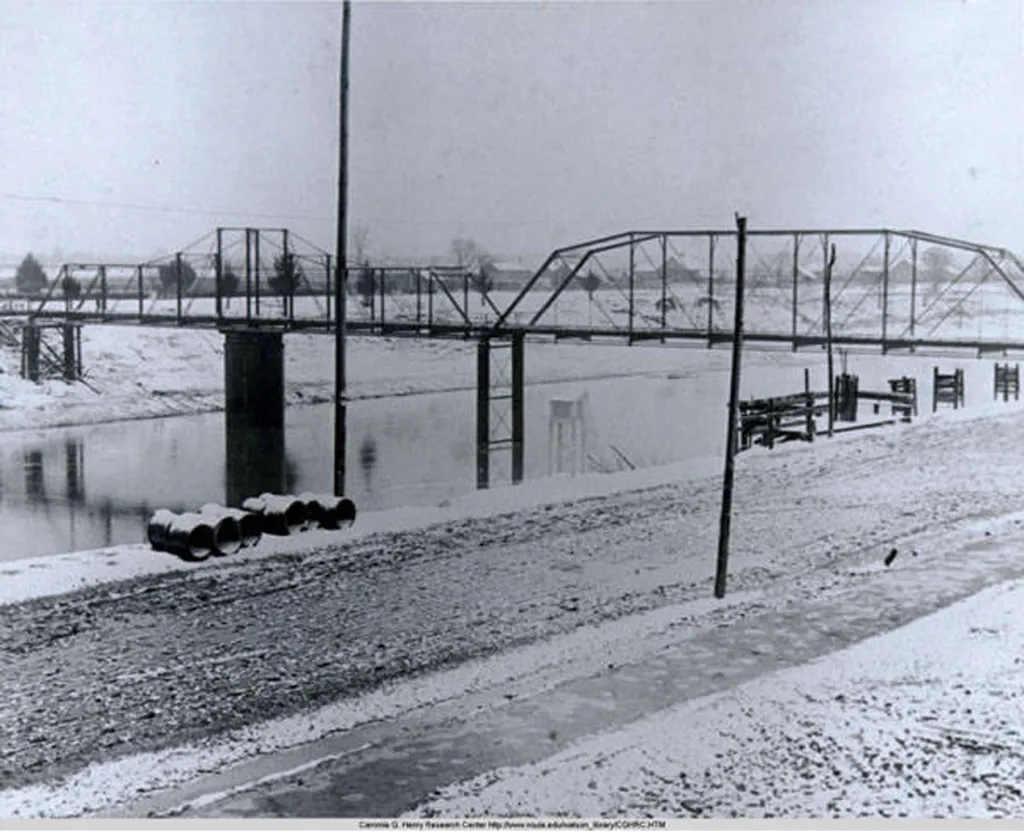 Cane River Bridge during snowfall.