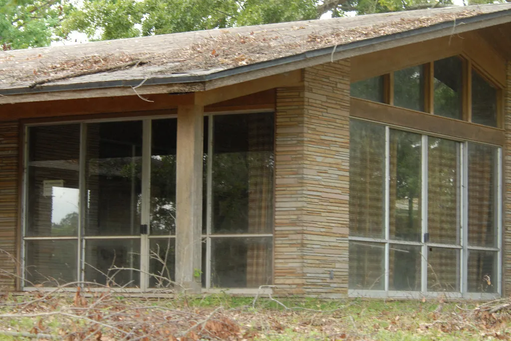 Portion of exterior of Hodges house, prior to Hodges Gardens becoming a State Park