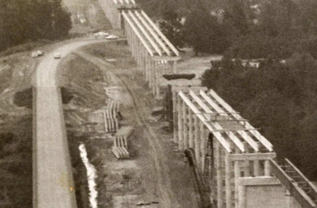 Closeup of the bridge under construction, with Hwy. 6 to the left