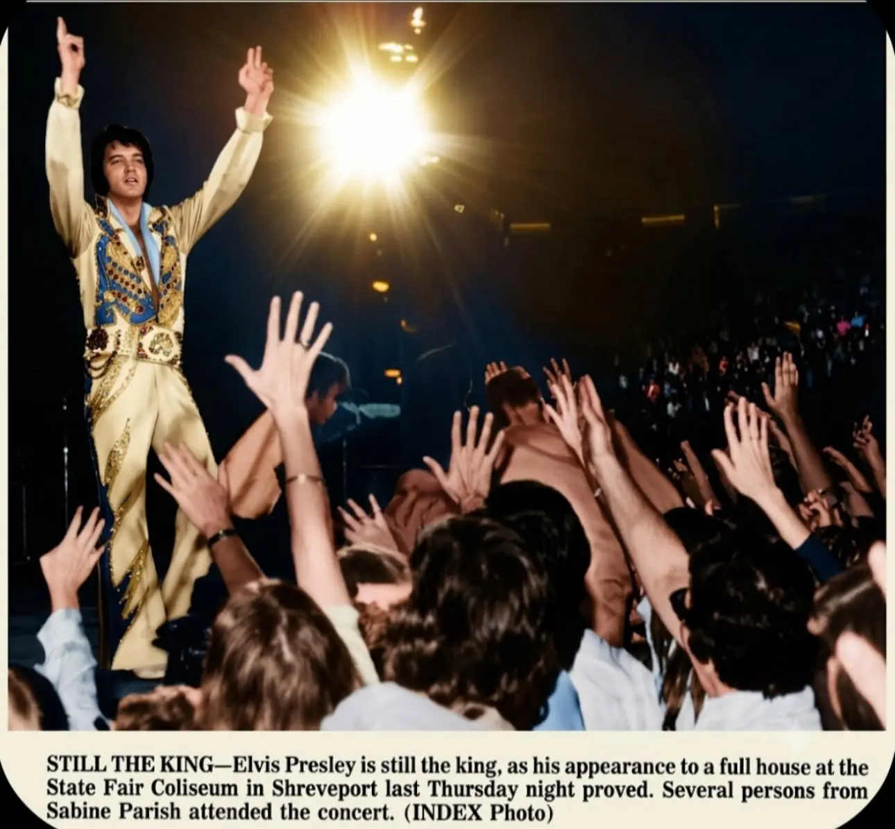 Photograph from the Facebook post “Elvis Presley performing at Shreveport , in the State Fair Coliseum in July 1976.”