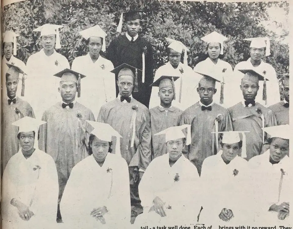 Photograph from the Facebook post “Class of '42 Sabine High School in Many.”