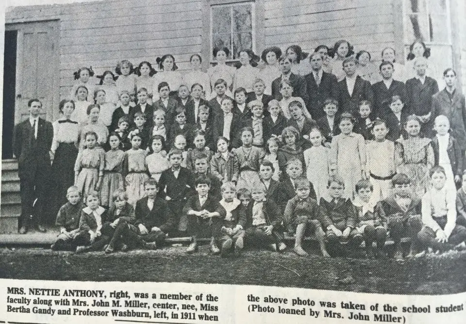 Photograph from the Facebook post “1911 Florien School”