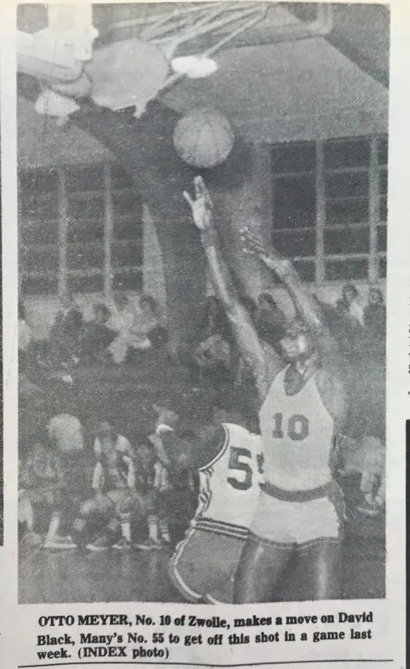 Photograph from the Facebook post “1976 basketball”