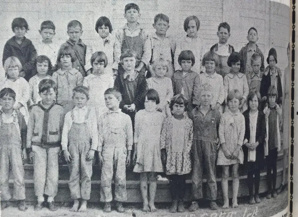 Photograph from the Facebook post “1929 Negreet first grade”