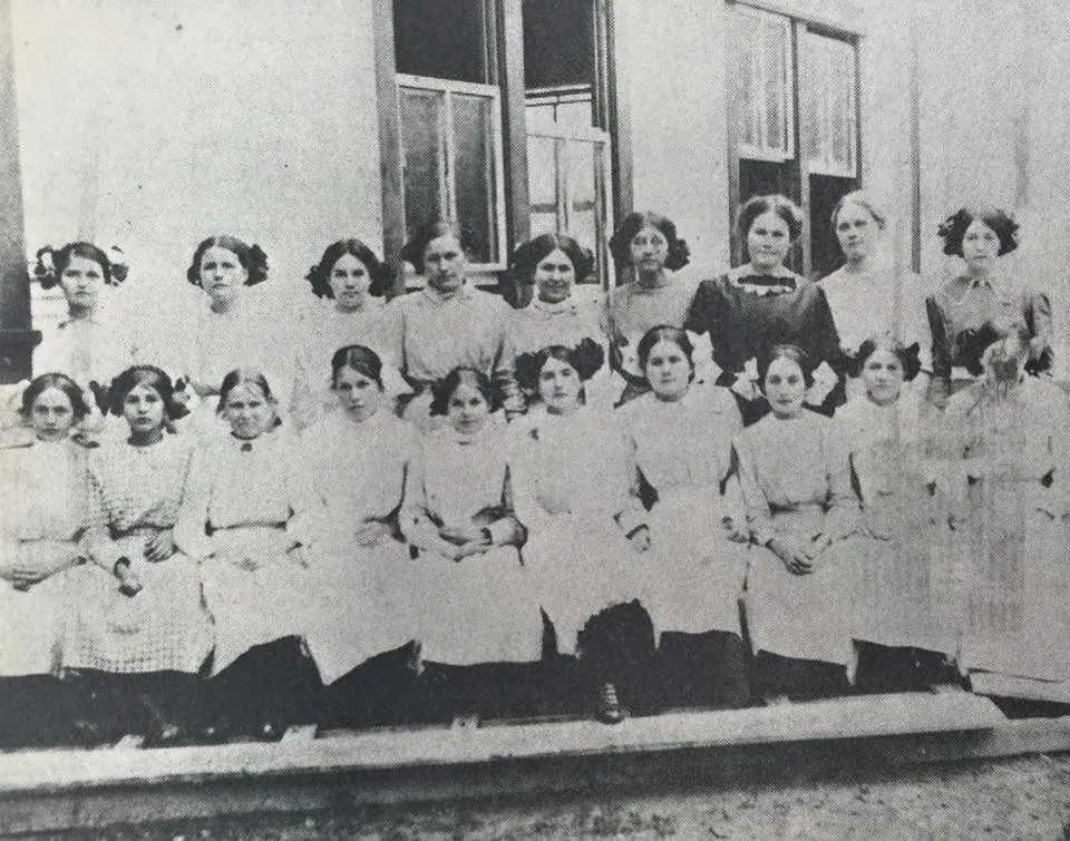 Photograph from the Facebook post “Middle Creek School 1912”