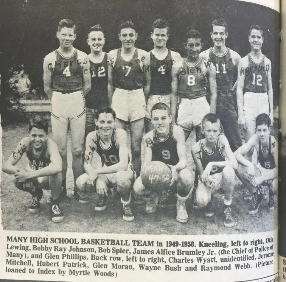 Photograph from the Facebook post “1949 Many Tigers basketball.”