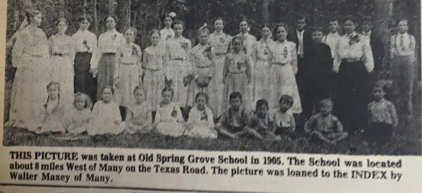 Photograph from the Facebook post “In 1905 there was a school on what is now Hwy 6 west of Many called Oak Spring Grove…”