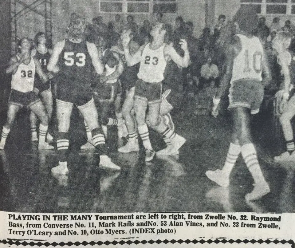 Photograph from the Facebook post “1974 basketball”