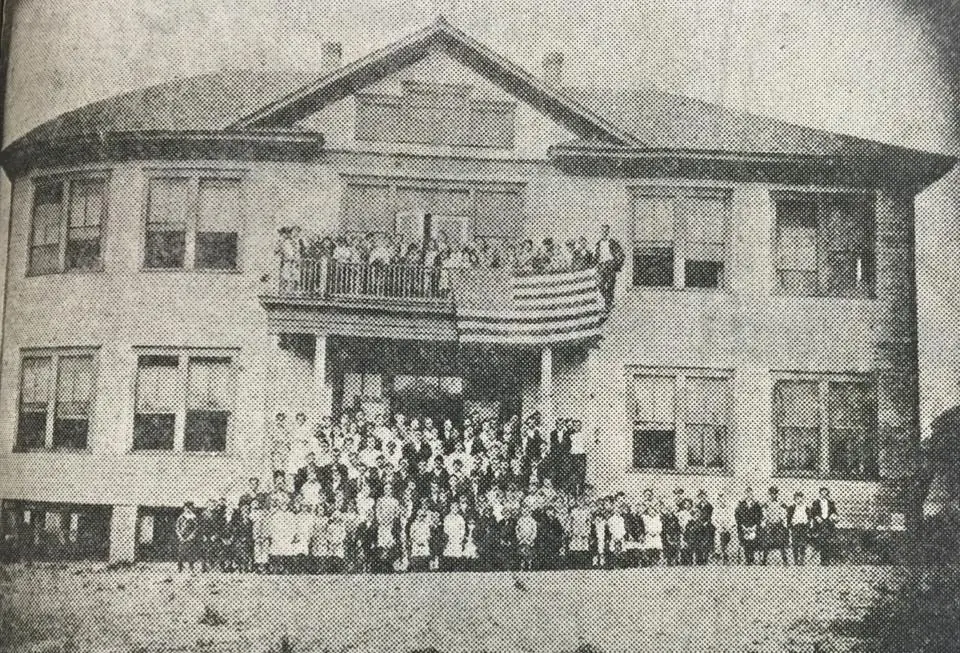 Photograph from the Facebook post “Old Florien School”