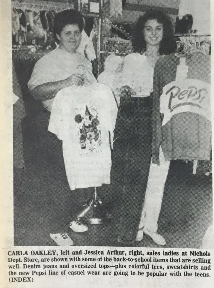 Photograph from the Facebook post “Fashion news 1987”