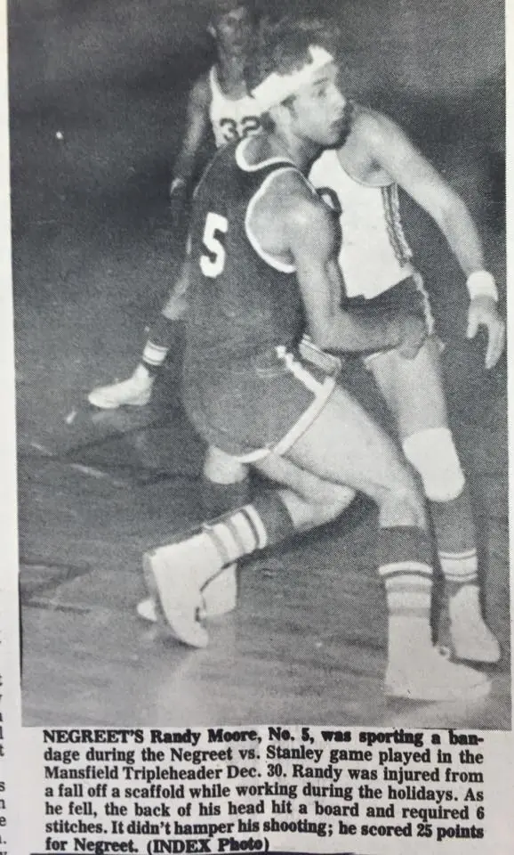 Photograph from the Facebook post “1973 basketball”