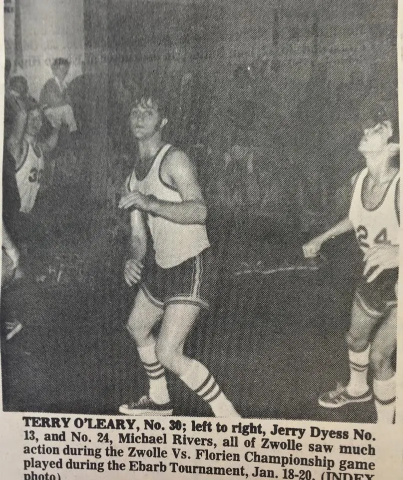 Photograph from the Facebook post “72”