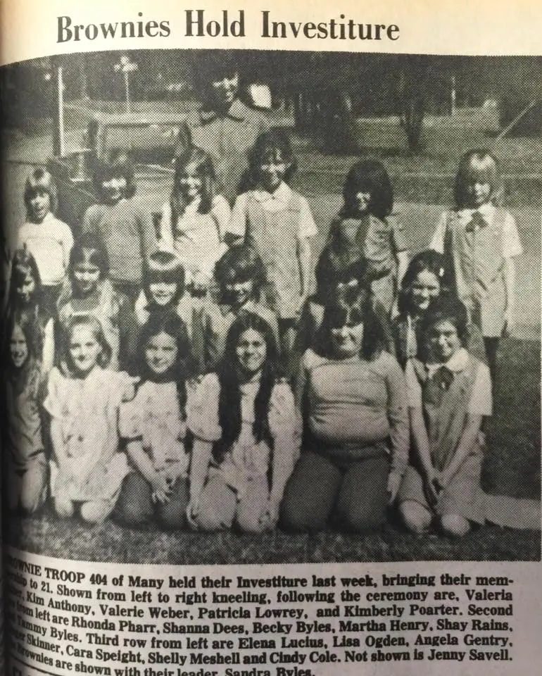 Photograph from the Facebook post “1975”
