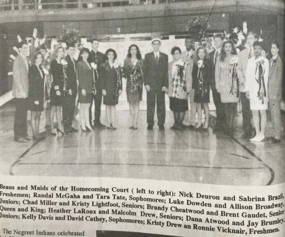 Photograph from the Facebook post “1994 Negreet homecoming”