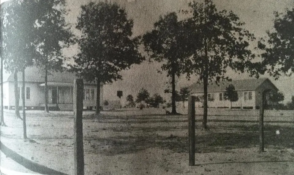 Photograph from the Facebook post “Plainview School”