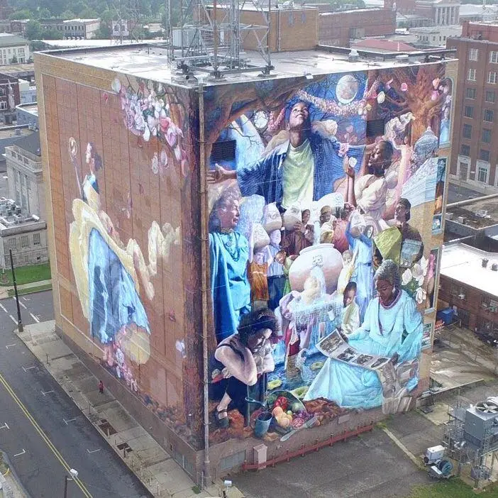 Photograph from the Facebook post “The largest mural in the country is in Shreveport, at the AT&T hub in the downtown area.”
