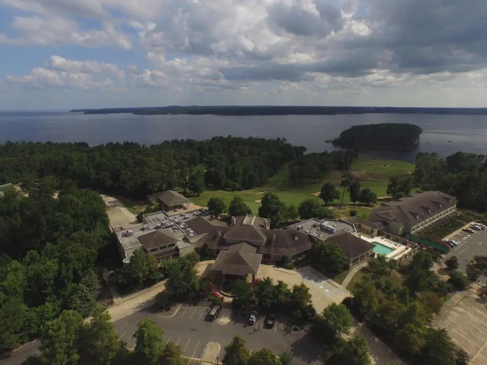 Photograph from the Facebook post “Cypress Bend Resort & Golf Course”