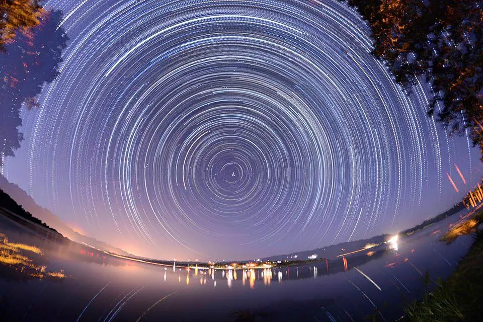 Photograph from the Facebook post “Nine hundred and ninety nine 8 second photos taken over six hour period at Hodges…”
