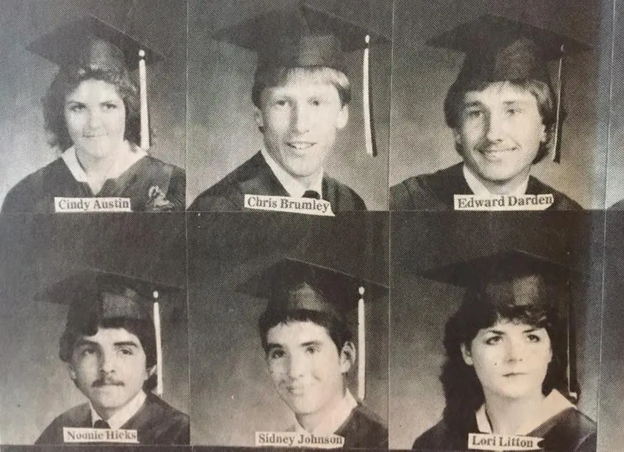 Photograph from the Facebook post “Converse Hogh Class of 1987”