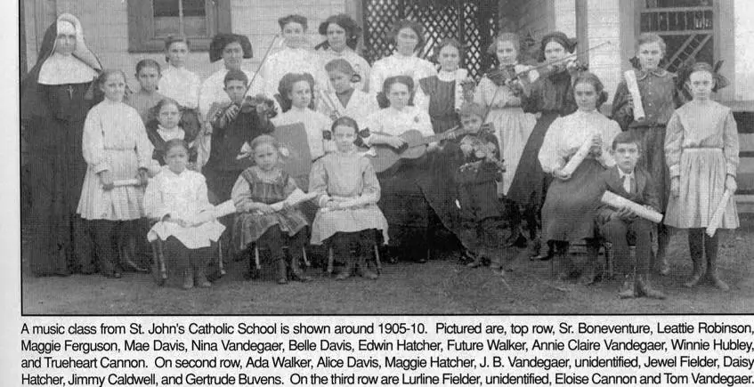 Photograph from the Facebook post “Music class from St.”