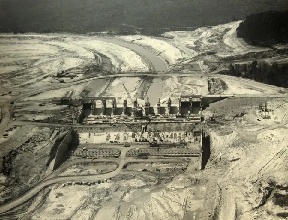 Photograph from the Facebook post “Construction of the Toledo Bend Dam.”