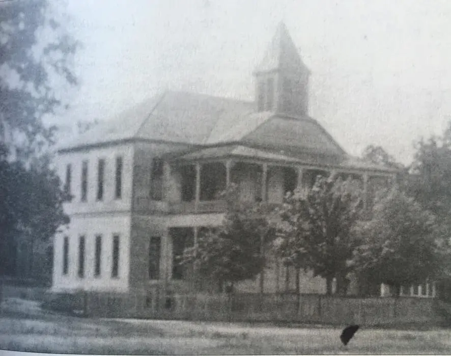Photograph from the Facebook post “Another couple of old Many High School.”