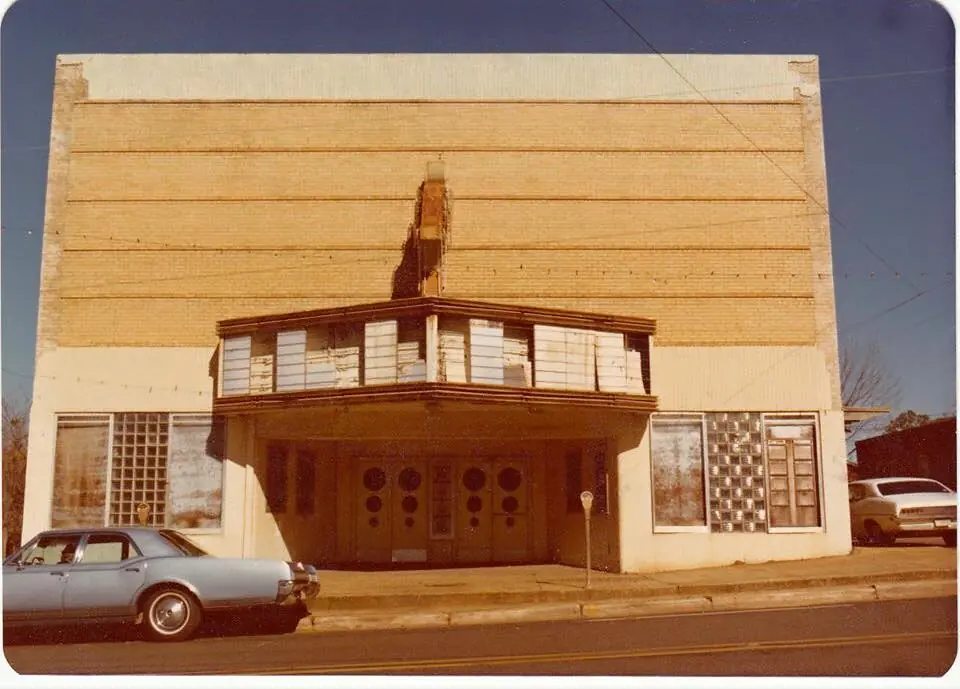 Photograph from the Facebook post “Another photo of the Many Theater, courtesy of Terry R.”