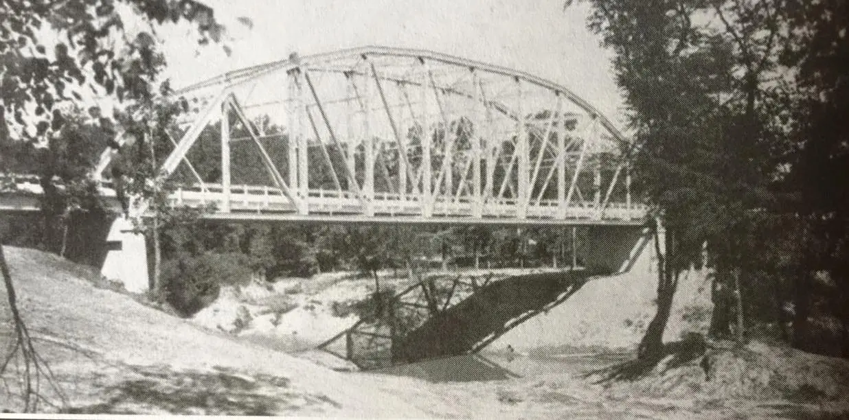 Photograph from the Facebook post “Pendleton Gaines Memorial Bridge over the Sabine River was 1462 feet long.”