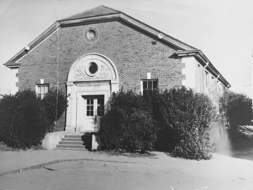 Photograph from the Facebook post “Part of old Many High.”