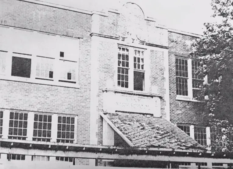 Photograph from the Facebook post “Part of the old Many High Sxhool building, 1940s”