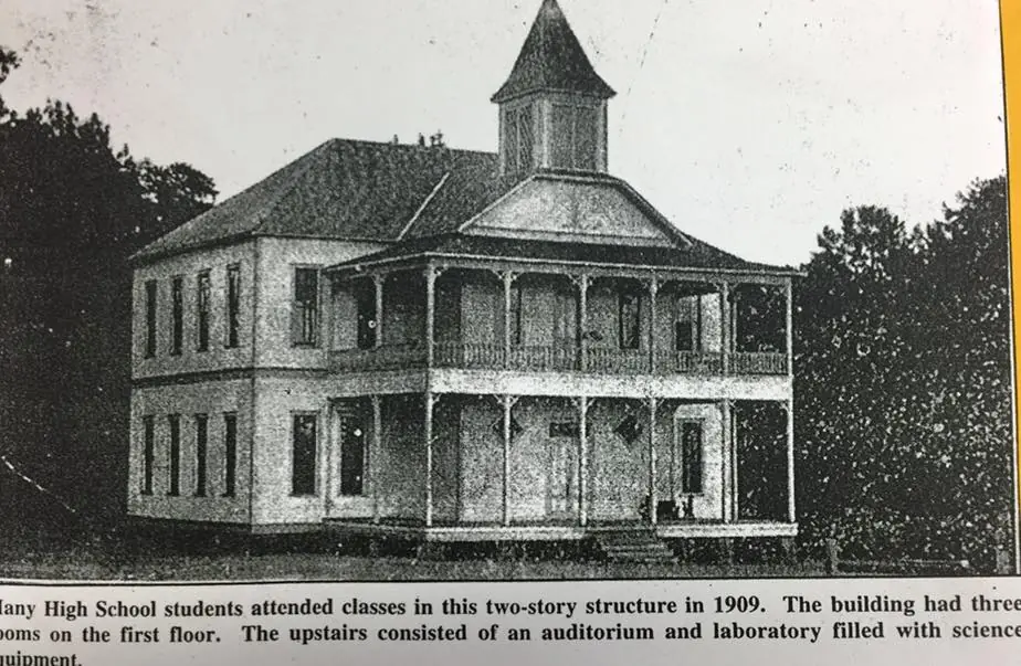 Photograph from the Facebook post “Another angle looking at old old Many High, in 1909”
