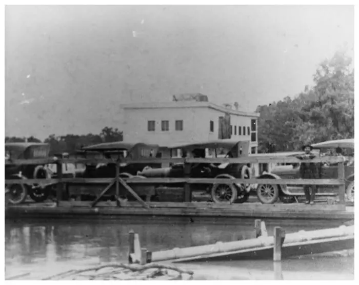Photograph from the Facebook post “A couple of people have inquired about photos of the Pendleton Gaines Ferry which made…”