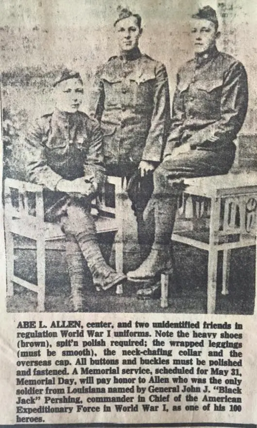 Photograph from the Facebook post “World War 1 uniforms.”