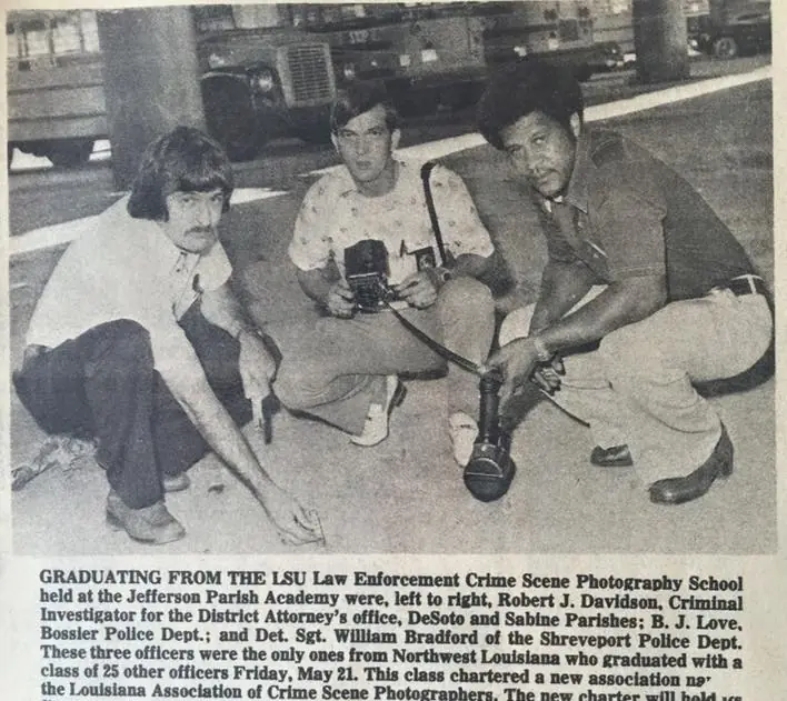 Photograph from the Facebook post “1976, graduates from the LSU Law Enforcement Crime Scene Photography School…”