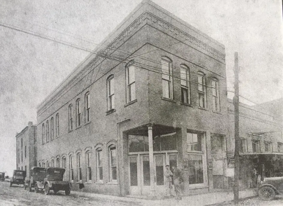 Photograph from the Facebook post “Taken in 1913, the first Peoples State Bank building, located at corner of San Antonio…”