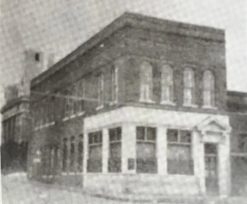 Photograph from the Facebook post “Old Peoples State Bank building in 1930s”