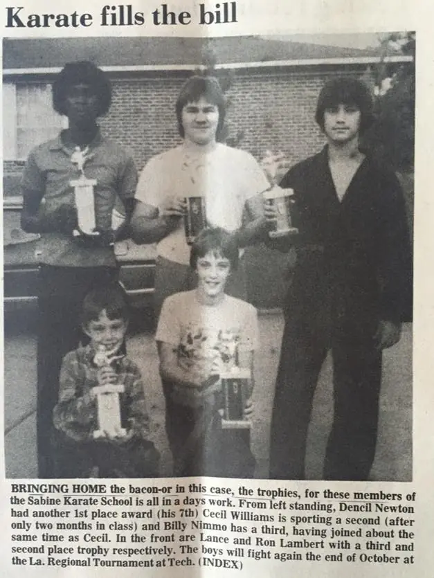 Photograph from the Facebook post “1983, karate in Sabine”