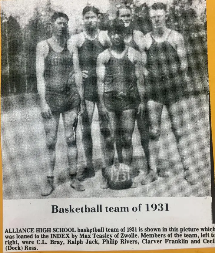 Photograph from the Facebook post “Alliance High School basketball team in 1931”