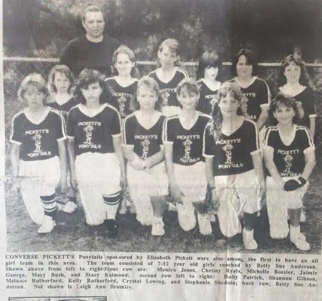 Photograph from the Facebook post “Dixie Youth Ponytails Softball in 1990.”
