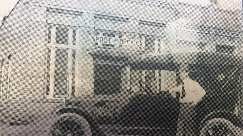 Photograph from the Facebook post “1916, in front of the Post Office in Zwolle, proudly stands successful Zwolle…”