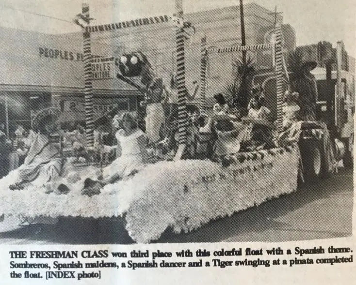 Photograph from the Facebook post “1978 Many Homecoming Parade #manyparade #manyhomecoming”