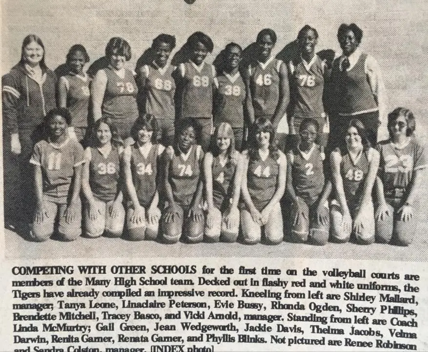 Photograph from the Facebook post “1978, girls' volleyball tournament.”