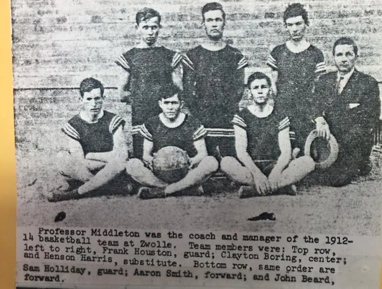 Photograph from the Facebook post “1912 Zwolle Hawks basketball team!”