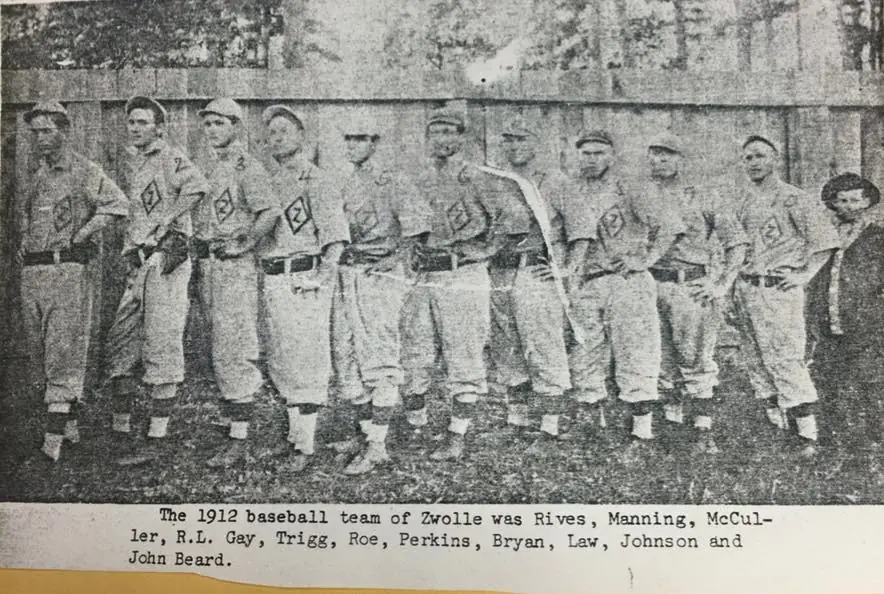 Photograph from the Facebook post “1912 Zwolle High baseball team”