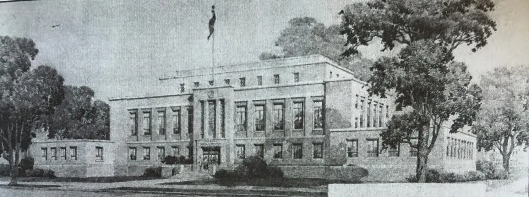 Photograph from the Facebook post “1950s, Sabine Parish Courthouse which remains in use today.”