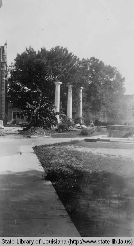 Photograph from the Facebook post “Oldies at Northwestern State University in 1936: First, Columns on campus of Louisiana…”
