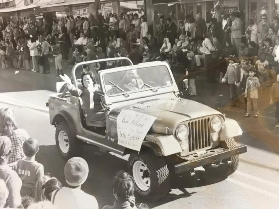 Photograph from the Facebook post “Parade in Many.”