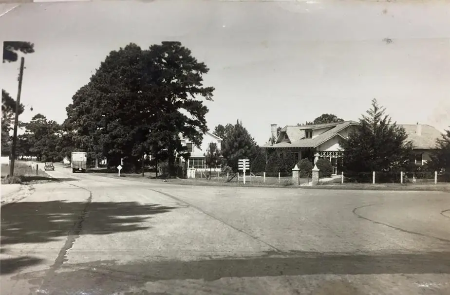Photograph from the Facebook post “Hwy.”