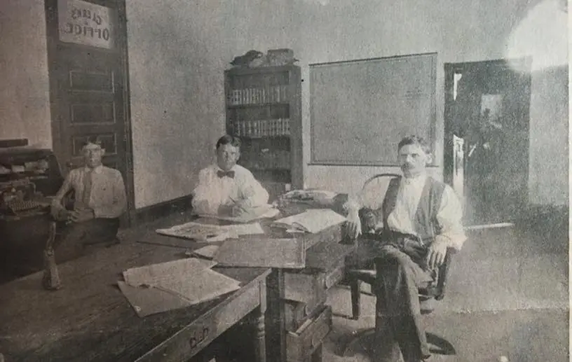 Photograph from the Facebook post “Sabine Parish Clerk of Court's Office once upon a time.”