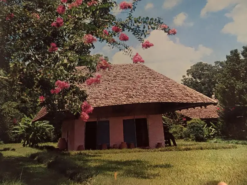 Photograph from the Facebook post “1961, the African House at Melrose Plantation in Natchitoches Parish”